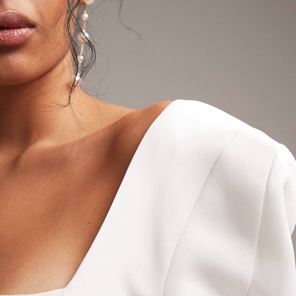 ASOS DESIGN Toby statement square neck and bow back wedding dress in ivory - Picture 5 of 6